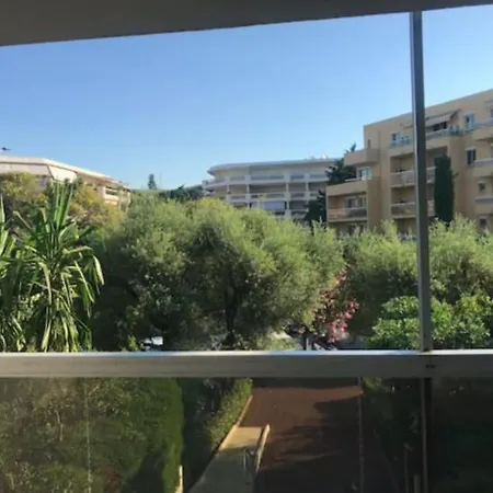 Dans Avec Piscine Apartment